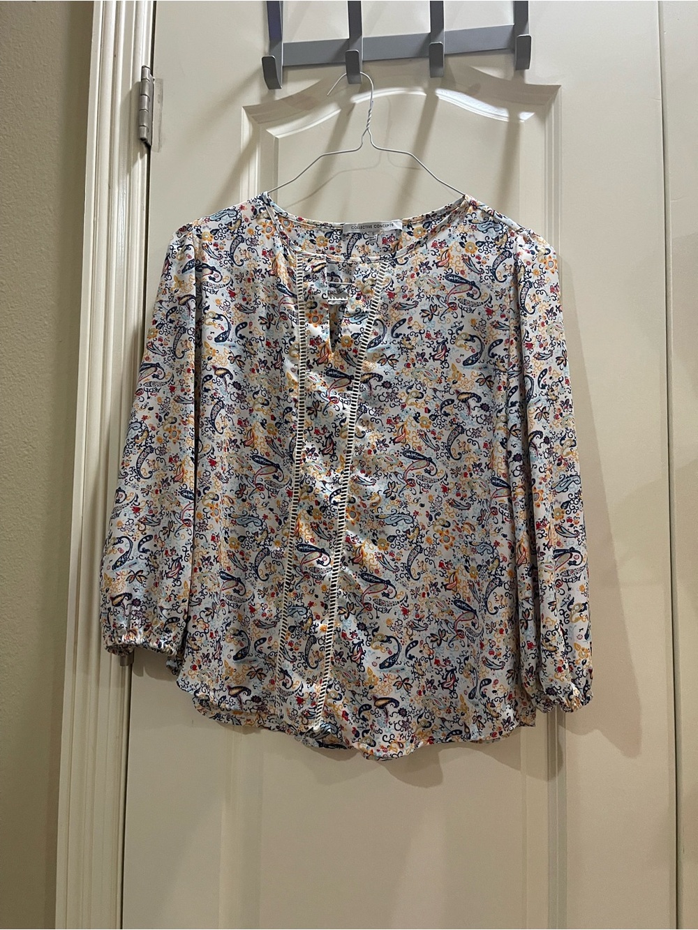 Collective Concepts Cream Paisley Floral Button-Front Blouse